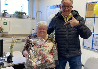 Ein langjährige avitea Industrieservice Mitarbeiterin geht in Rente