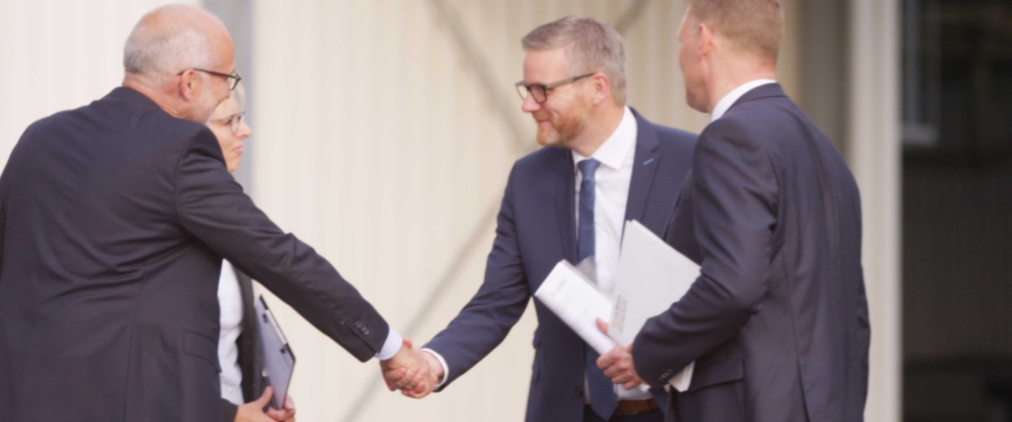 Handshake mit avitea Industrieservice