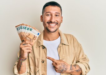 Mitarbeiter werben Elektroniker